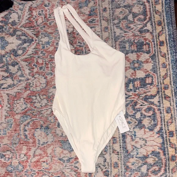 L*SPACE Phoebe Ribbed One Shoulder One Piece Swimsuit in White SZ 6 NWT - Picture 3 of 6